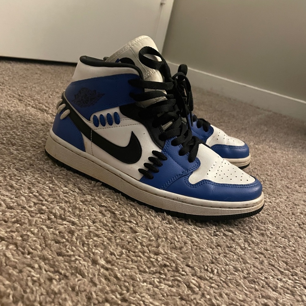 Air Jordan 1 Mids Sisterhood